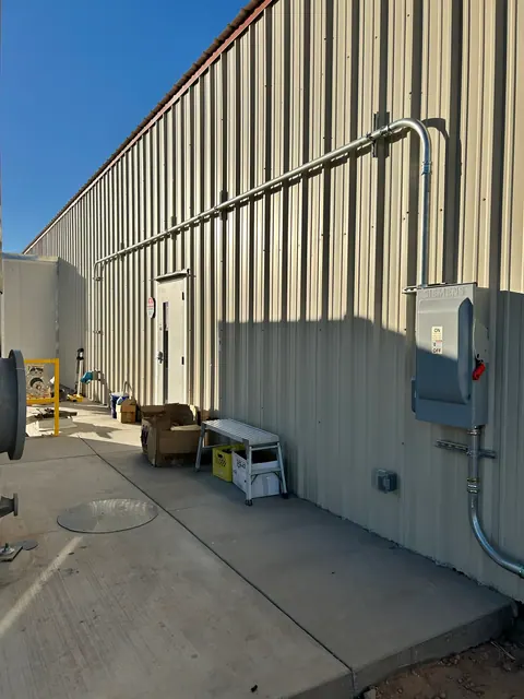 Exterior disconnect and conduit for commercial equipment power.